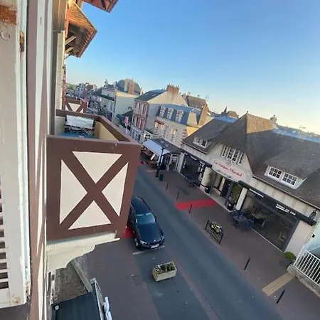 Le P'tit Hyper Centre Avenue De La Mer Cabourg